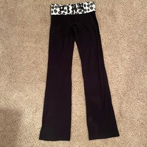 Victoria’s Secret PINK Long Flare Leggings!